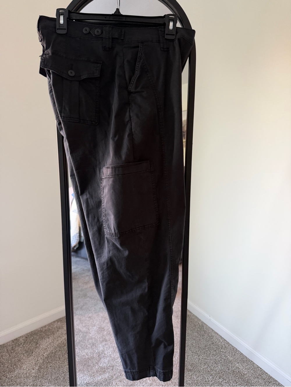 American Eagle Women’s Black Utility Cargo Pants - Casual with barrel like leg